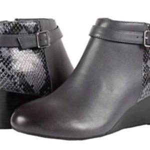 Vionic leather Booties with Arch support